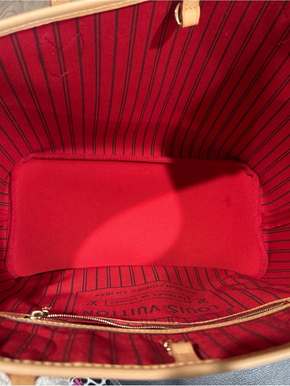 Louis Vuitton MM Neverfull Monogram Canvas Tote with Natural Vachetta Trim - Picture 2 of 7
